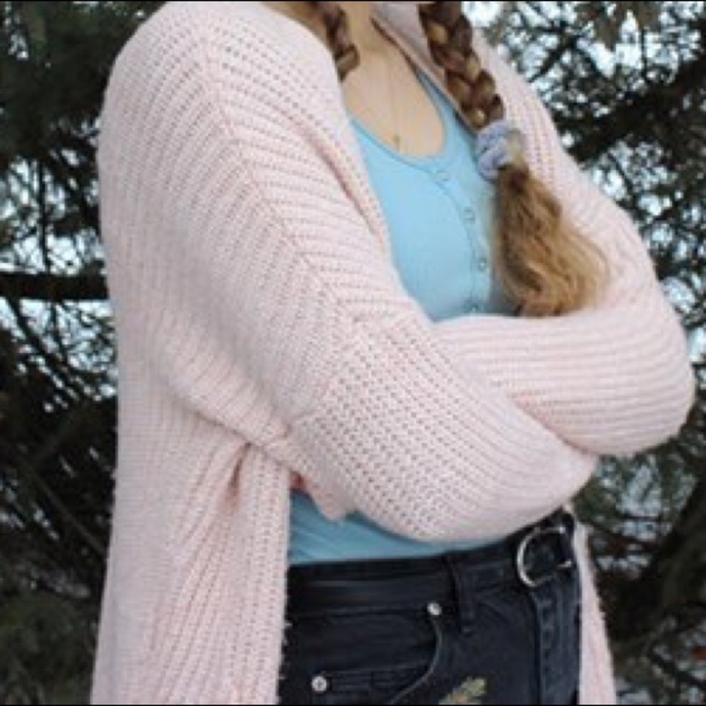 Great condition! Light pink cardigan with pockets!